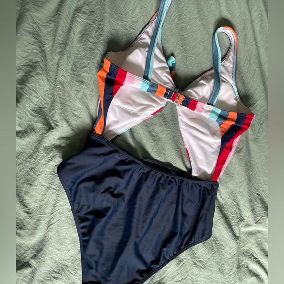 Hollister One-Piece Swimsuit - Picture 5 of 8